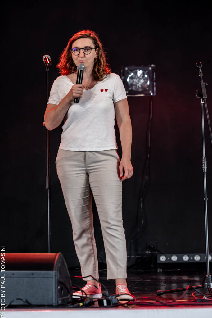 Pour sa première fois sur scène Amély Hébel
