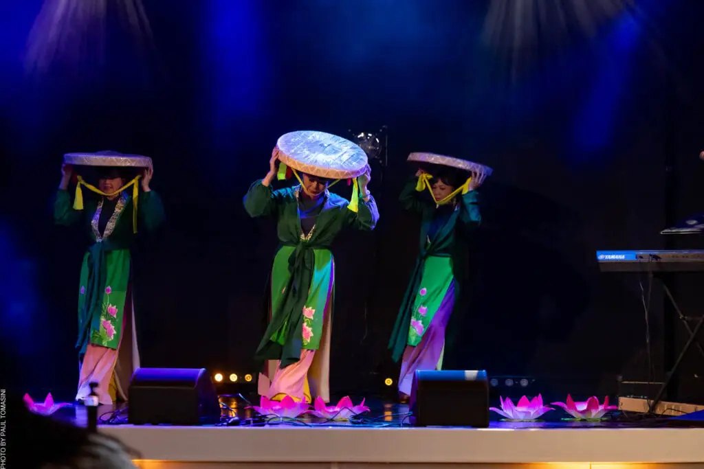 Thi Mai et ses danseuses de Couleurs du Vietnam