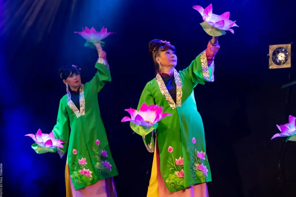 20 minutes de performance à la découverte des danses et traditions du Vietnam