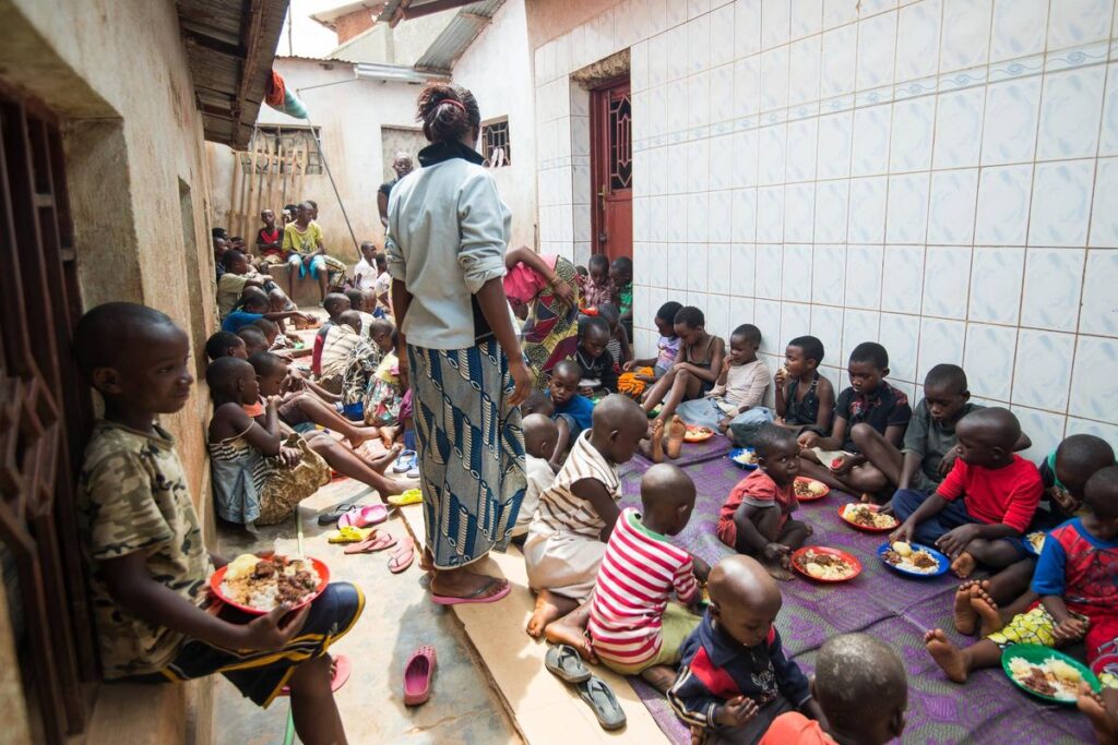 Combattre la faim au Mali avec le programme un repas= un enfant